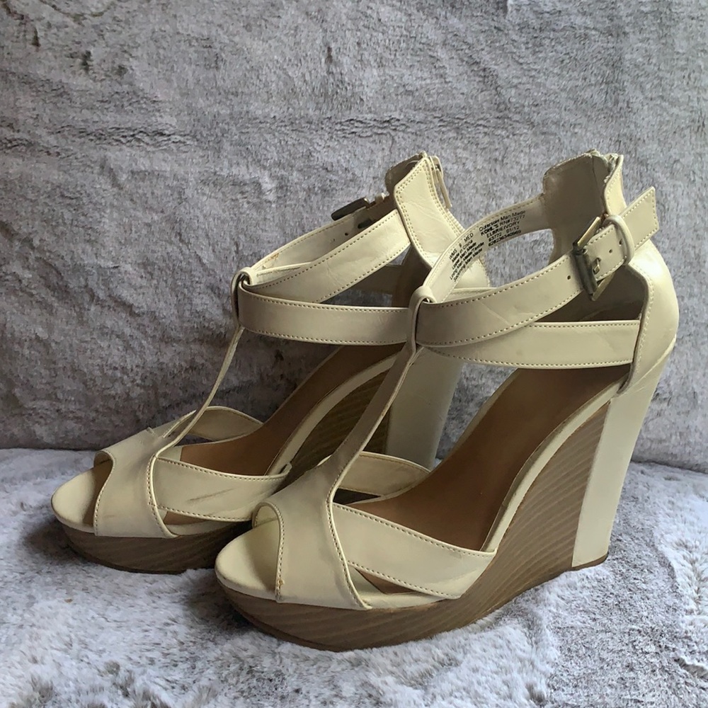 Elle Strappy Wedge Sandals Size 9